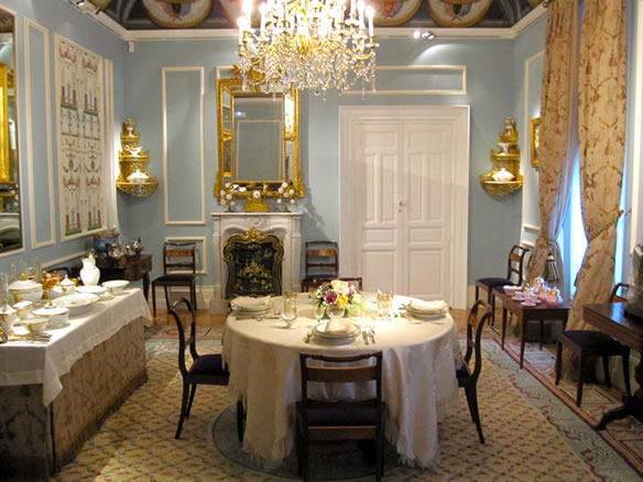 Salón romántico en tonos dorados Salón en tonos dorados